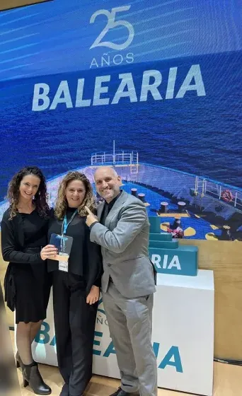 María Luisa Pérez Macho, Noemí (Baleària) and Javier Blanco Ibarreta at the Baleària stand, FITUR Madrid 2023