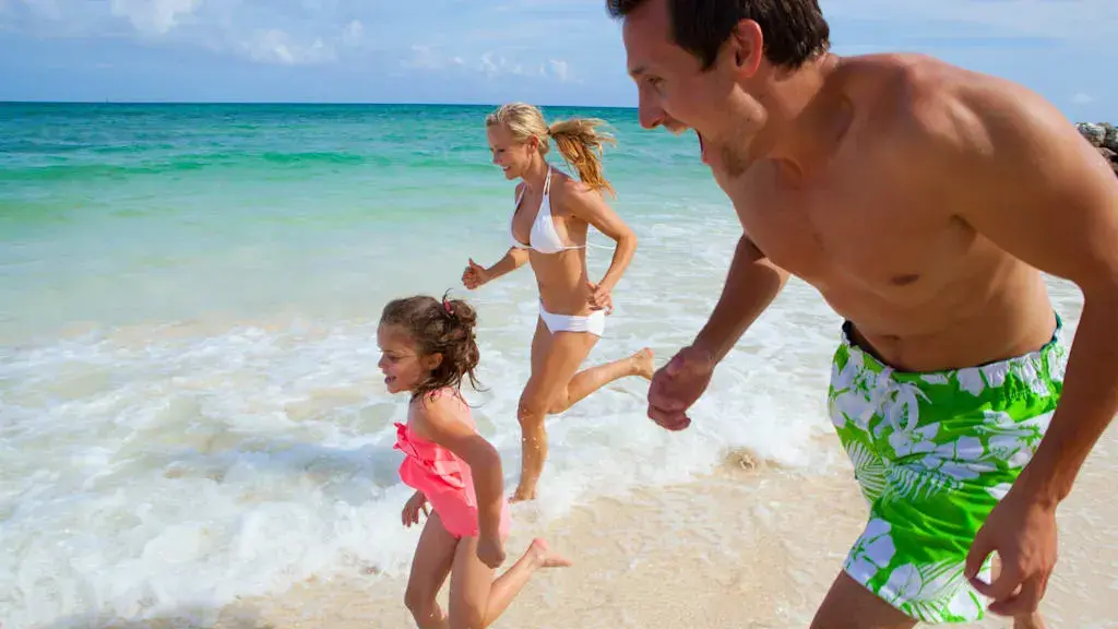 Fall is the cheapest time for a Bimini day trip: Wednesdays from $199